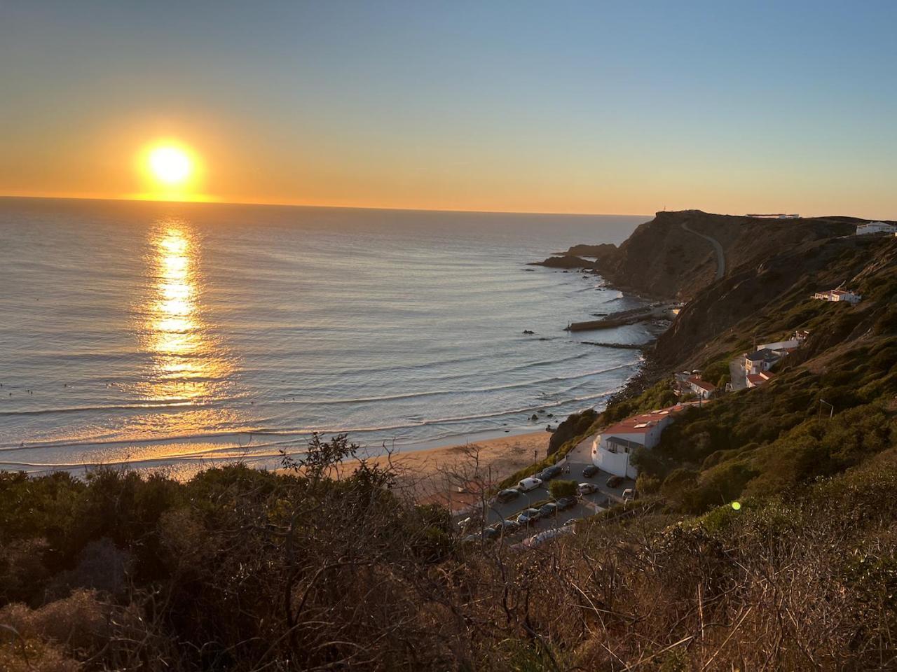 Casa Colina, Walking Distance To Arrifana Appartement *
